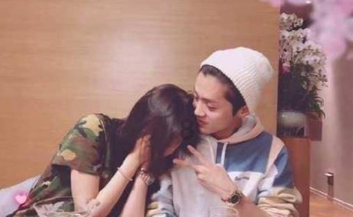 手掌💃鞋🌂是什么成语？